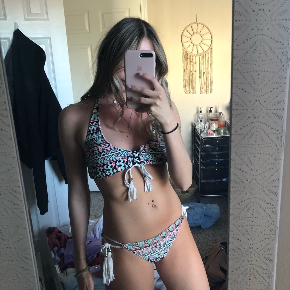 Swimsuit top and bottoms